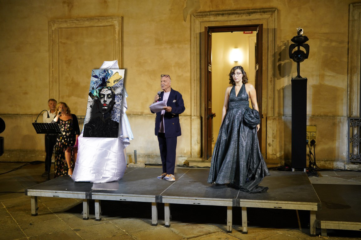 SoeVe – L’essenza della forma. Oltre 200 persone al Castello Ducale di Corigliano per la mostra d’arte contemporanea